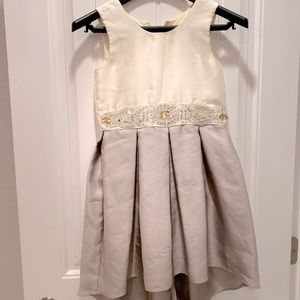 2 formal dresses with different colors. Great for twin girls